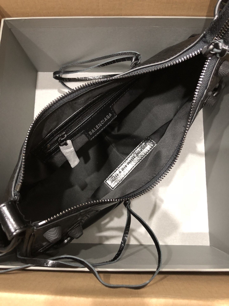 Ba1en*iaga le cagole bags